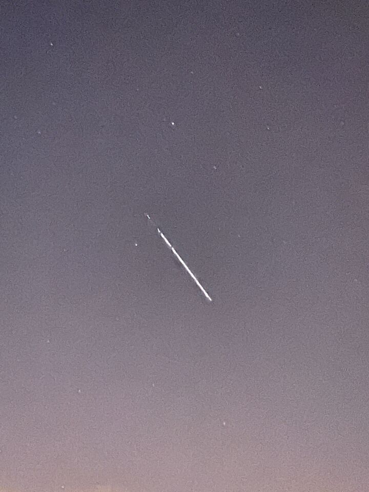 Lang licht trein van kleine puntjes foto