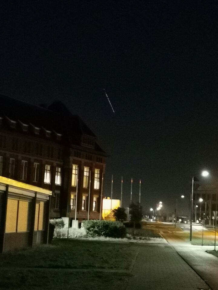 Rechte lijn witte losse lichten foto