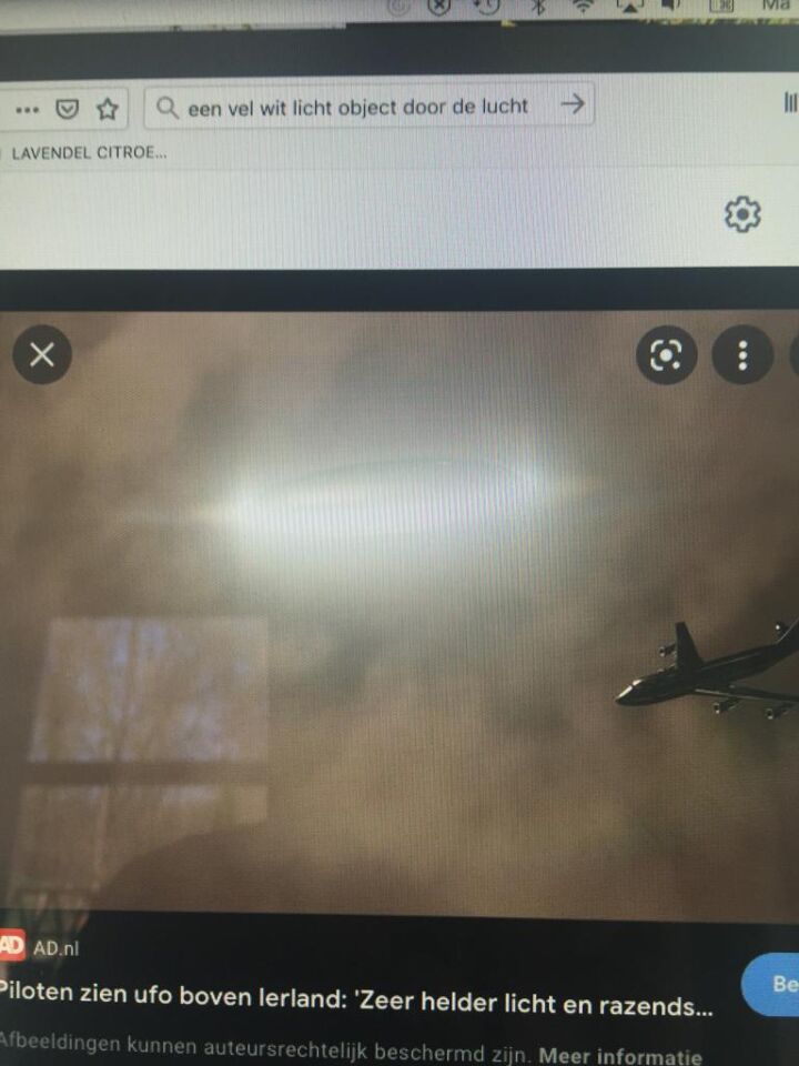 Ovaal breed en vonkelde vellicht groot en ineens weg foto