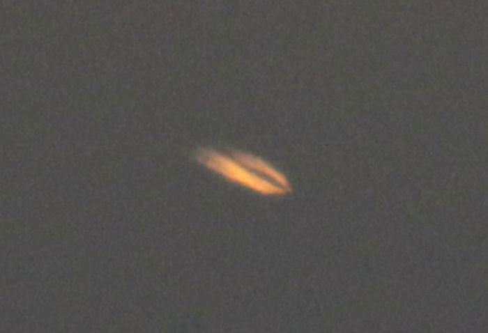 UFO of toch gewoon vliegtuig? foto