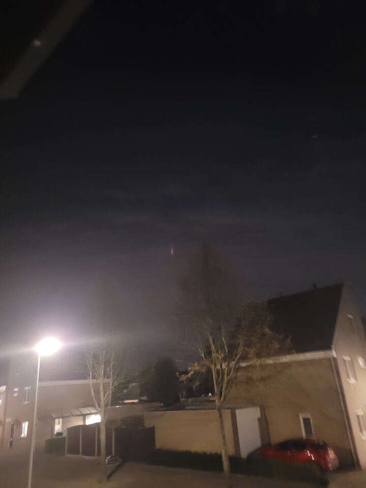 Het was een streep die in brand leek te staan. Het bleef contenu op de zelfde foto