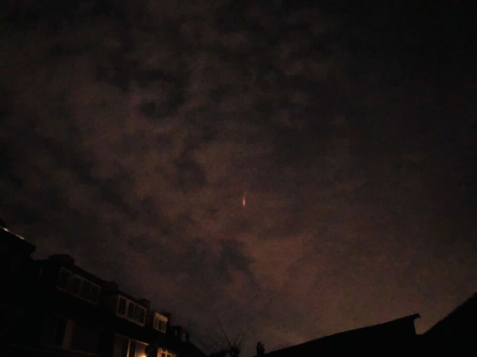 Oranje pulserende lichtstreep verticaal foto