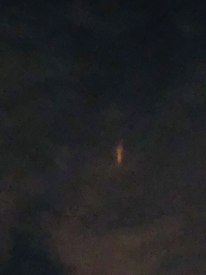 Oranje pulserende lichtstreep verticaal foto