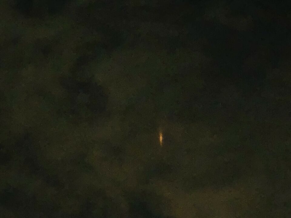 Oranje pulserende lichtstreep verticaal foto