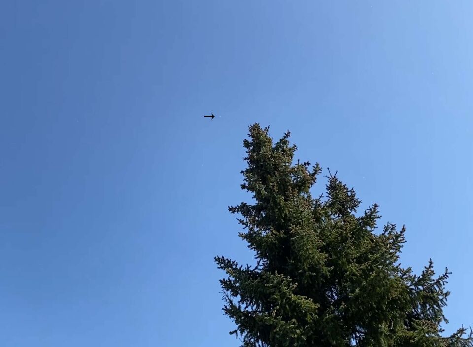 Metalen bol(llen) in de lucht foto