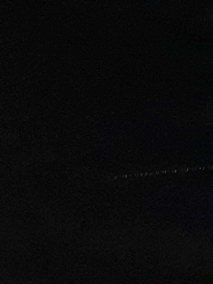 Lange rij lichtjes richting ZO bewegend, in rechte lijn. foto