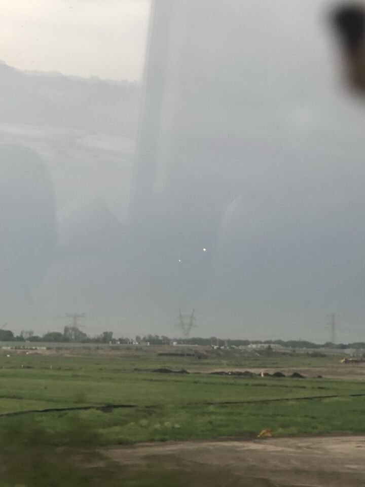 Twee ontzettend heldere lichtbronnen die gelijktijdig langzaam doofden foto