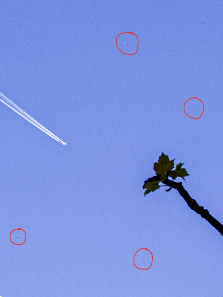 Andere vormen naast vliegtuig op foto te zien foto