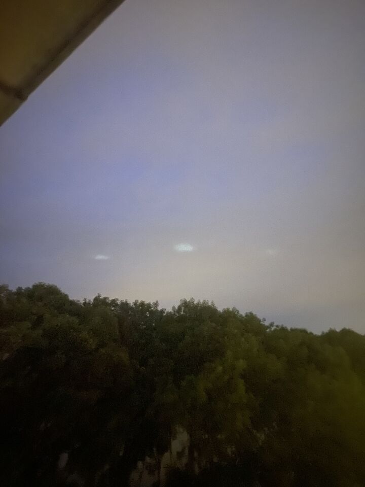 Veel lichtbollen die groter en kleiner werden foto