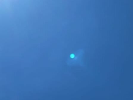 Vreemd lichtpuntje foto