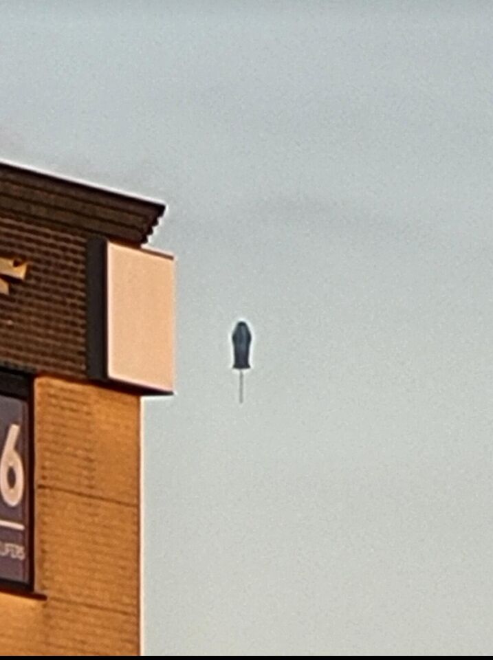 Raar object boven roda stadion foto