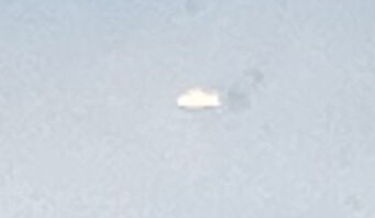 Een voor mij onbekend rechthoekig "iets" wat in de lucht bewoog. foto