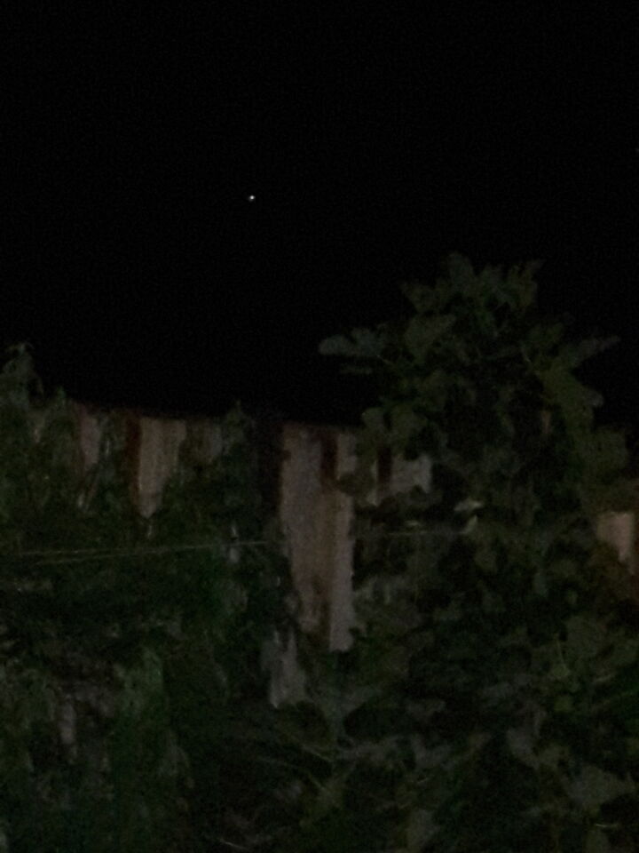 Op dit moment 23:39 vliegen er wel 10 uap's in zuiden westerlijke richting foto