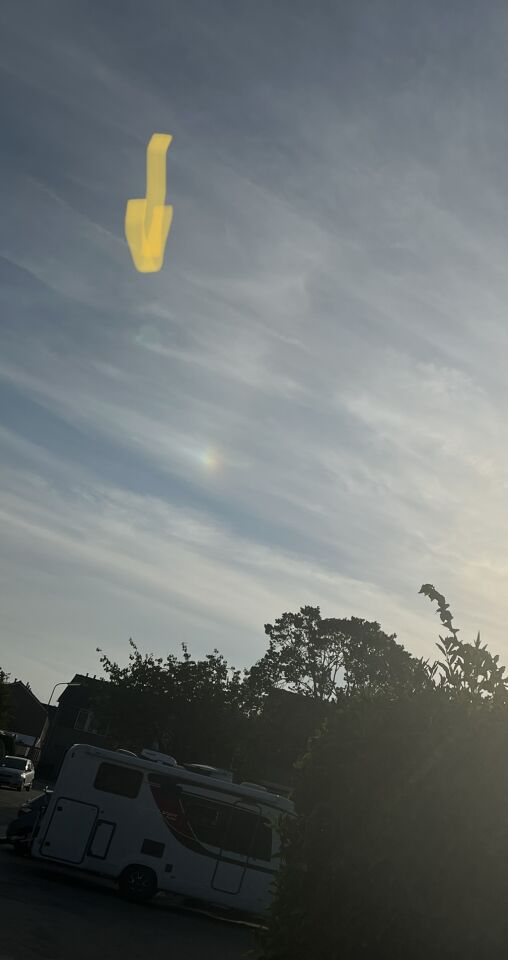 Groene bol veranderd binnenin en veranderd van plaats foto