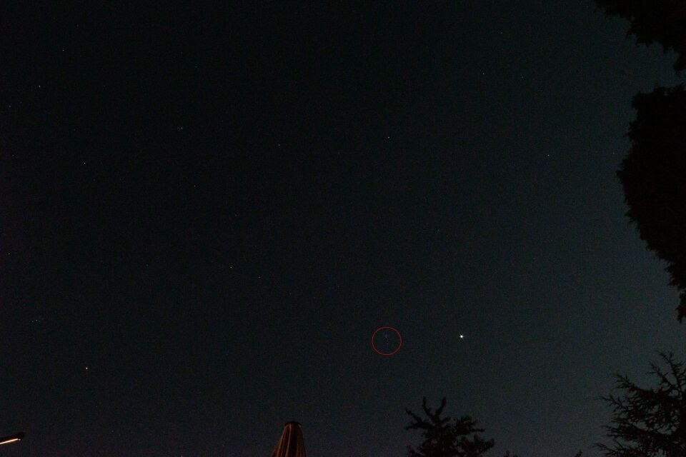 Lichtbol veranderd meermaals van richting (Sluitertijd 8 sec, ISO 20.000) foto