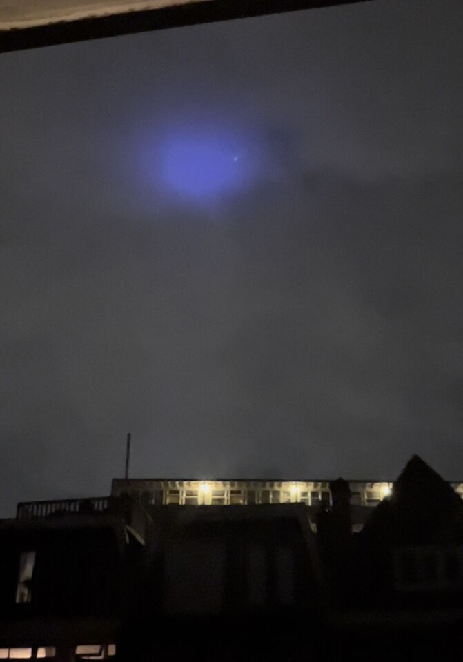Een blauw licht dat bewoog en opeens verdween foto