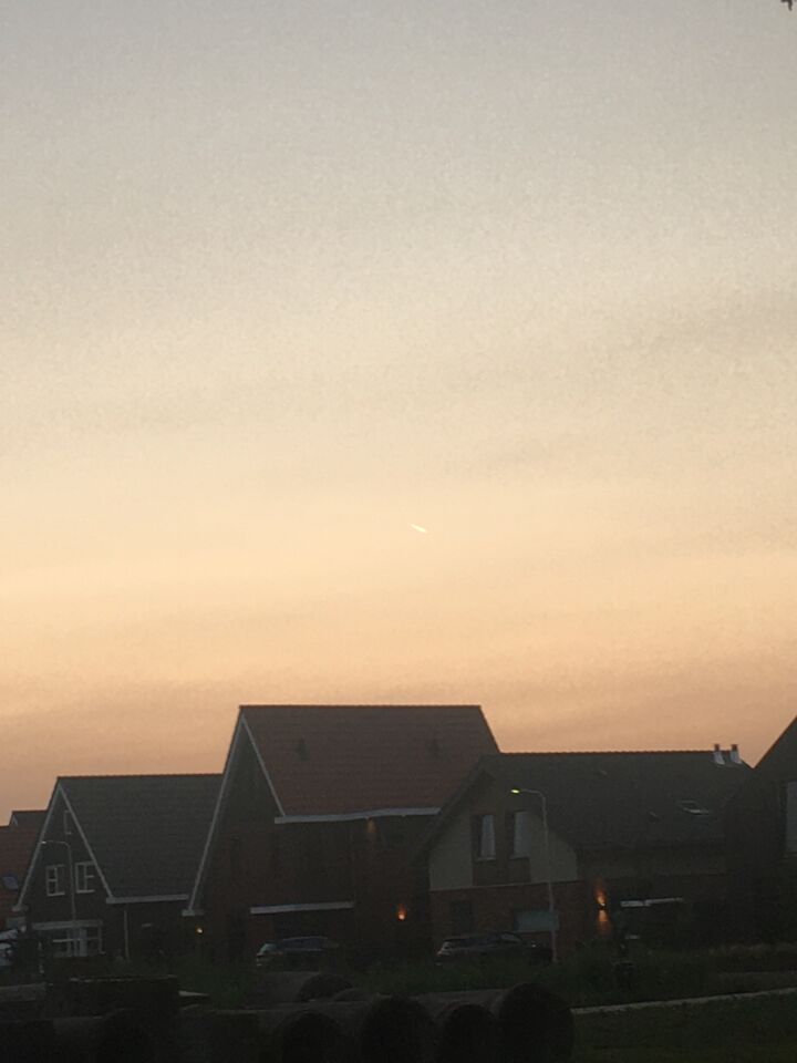 Heldere lichtbollen. Eerst 1. Na aantal minuten een 2e foto