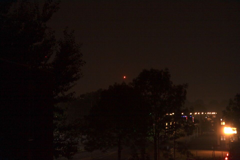 Fel groot rood licht, langzaam dalend foto