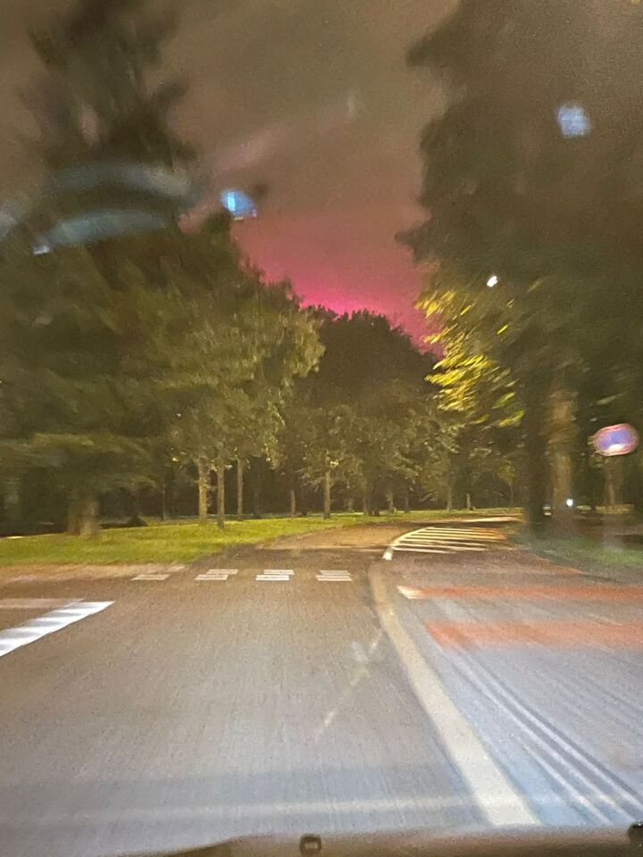 Roze lucht middernacht foto