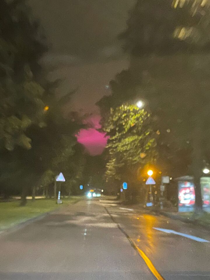 Roze lucht middernacht foto