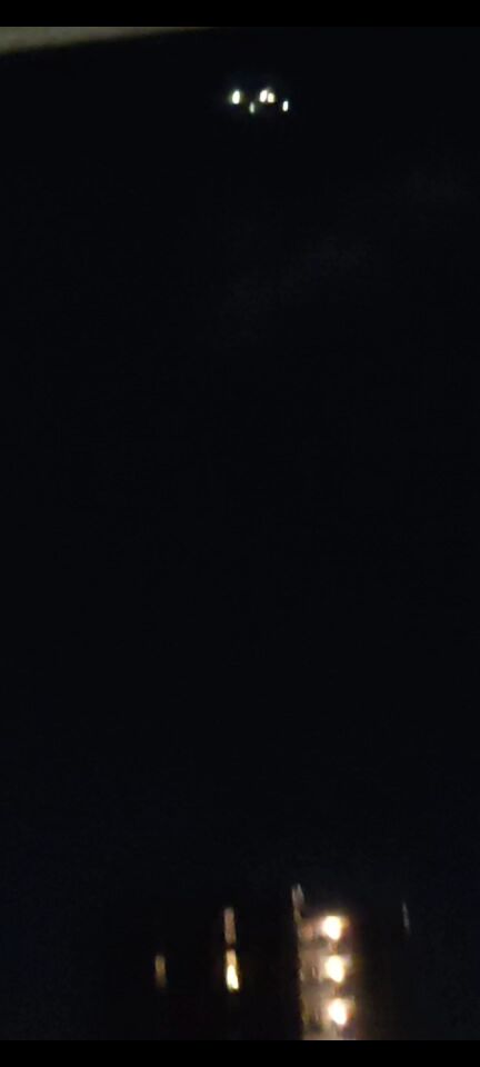 Het ging recht omhoog, vrij langzaam. Daarna met flinke snelheid door de lucht foto