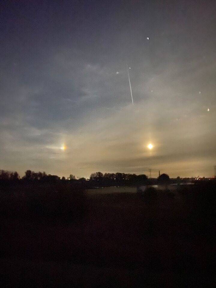 Oplichtende vlek die langzaam van vorm veranderd. foto