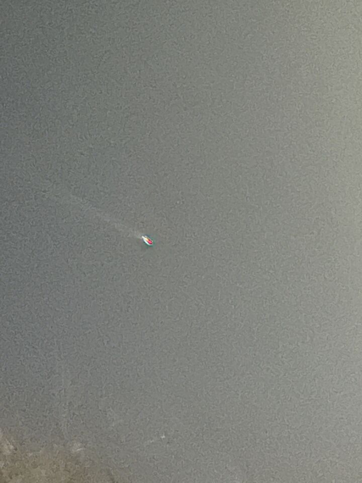 Bewegende verschijnselen met rood en groen licht en de vormen van UFO’s foto