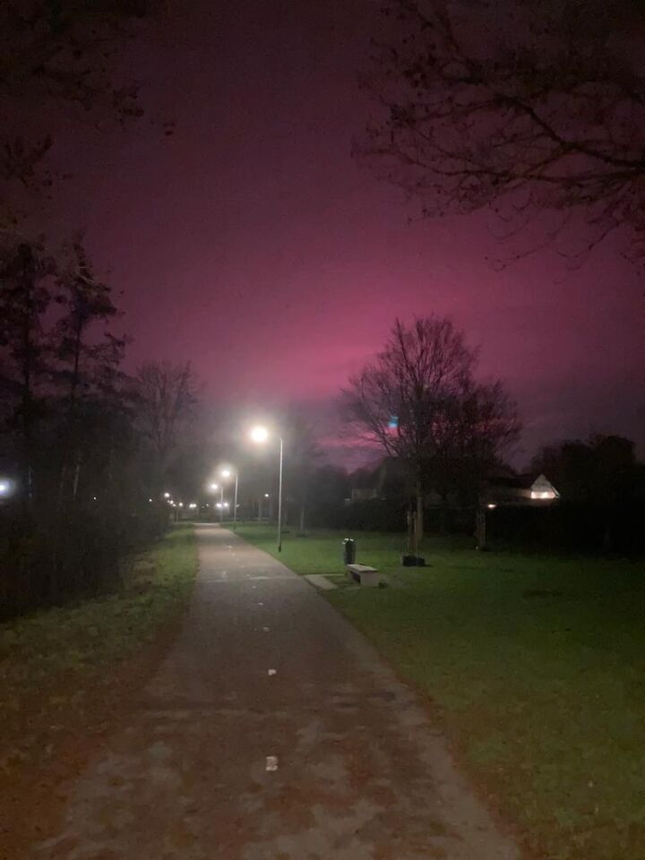 Roze kleurende lucht foto