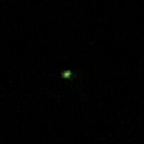 Verschillende lichtbollen (groen) die in cirkelvorm ronddraaien foto
