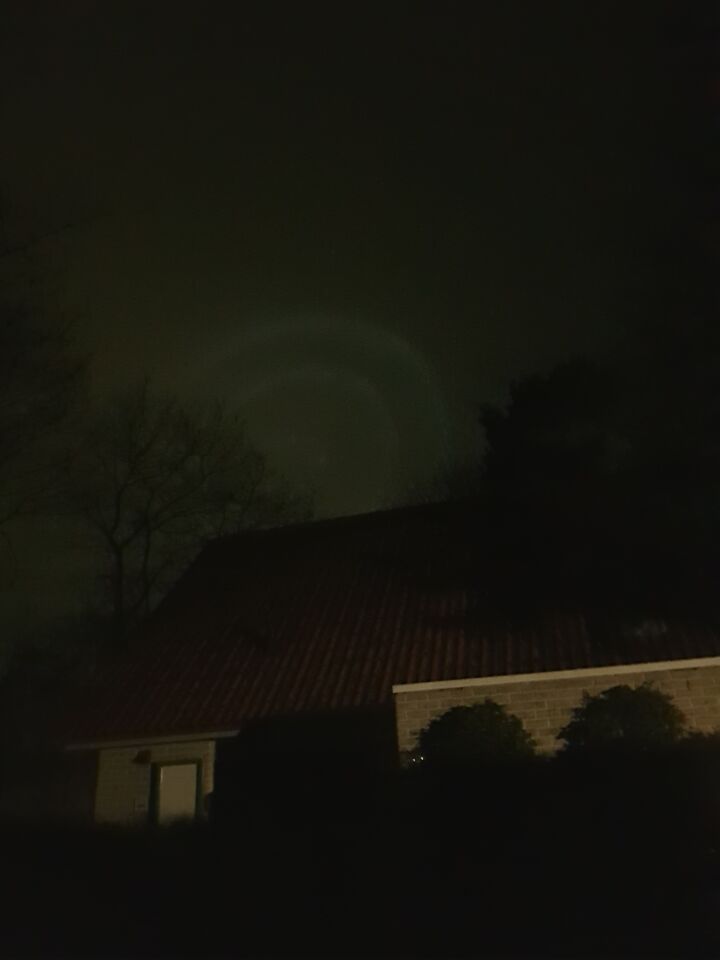 Licht gevende ringen in de lucht foto