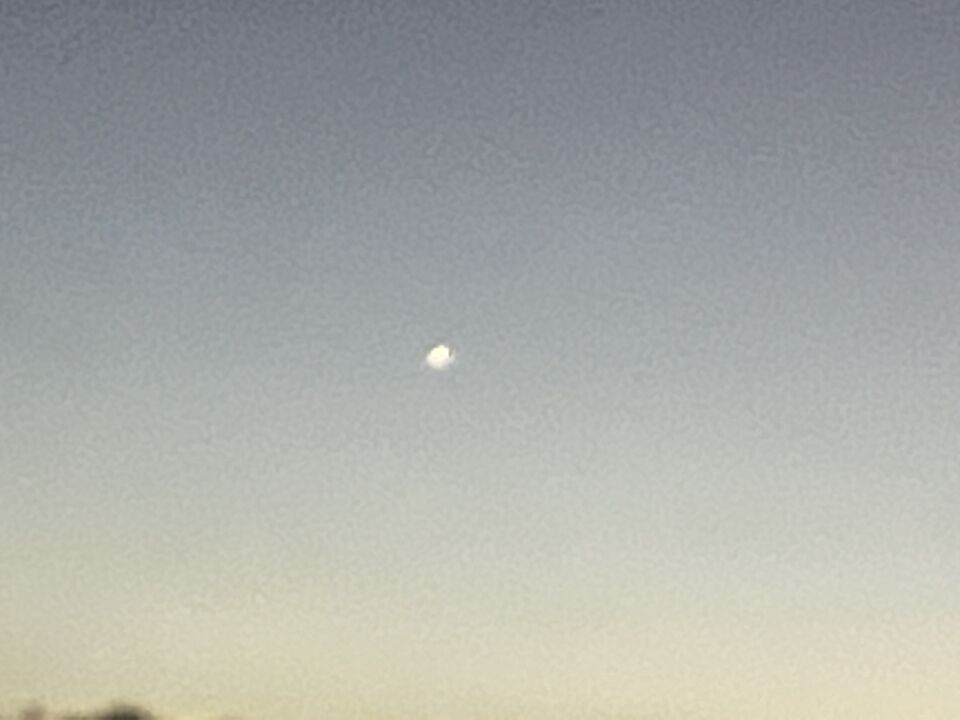 2 Pulserende lichtgevende witte bollen. Leek eerst op ster, maar hing te laag foto
