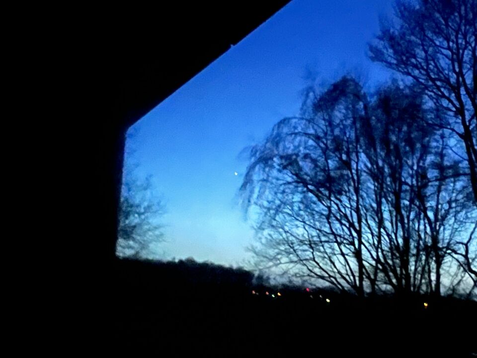 2 Pulserende lichtgevende witte bollen. Leek eerst op ster, maar hing te laag foto