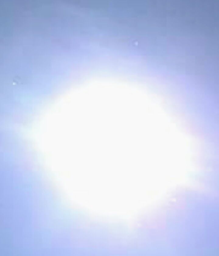 Driehoeken om de zon met eenzijdig een patroon foto