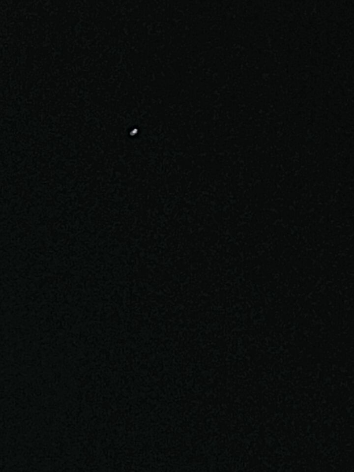 Lichtbol, glinsterde en ging heen en weer erg ver foto