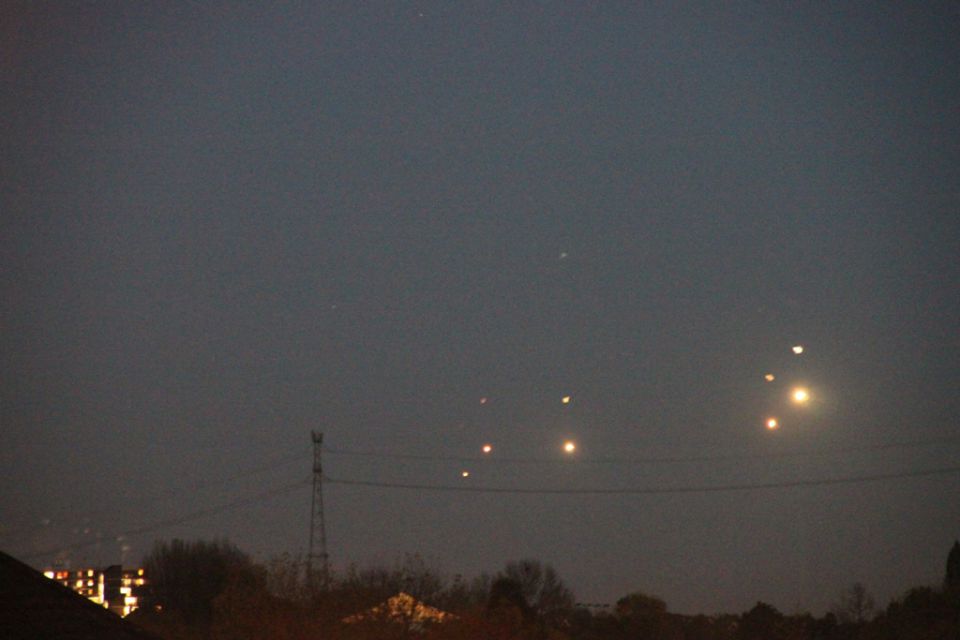 Groot aantal lichten boven de Krimpenerwaard foto