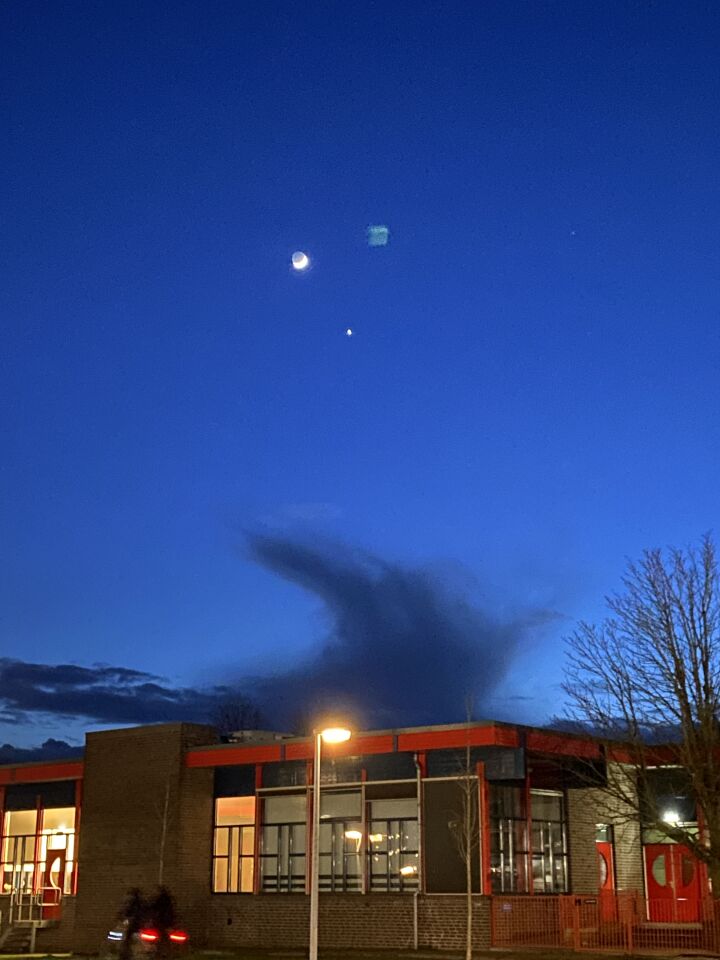 Vreemd voorwerp in de lucht foto