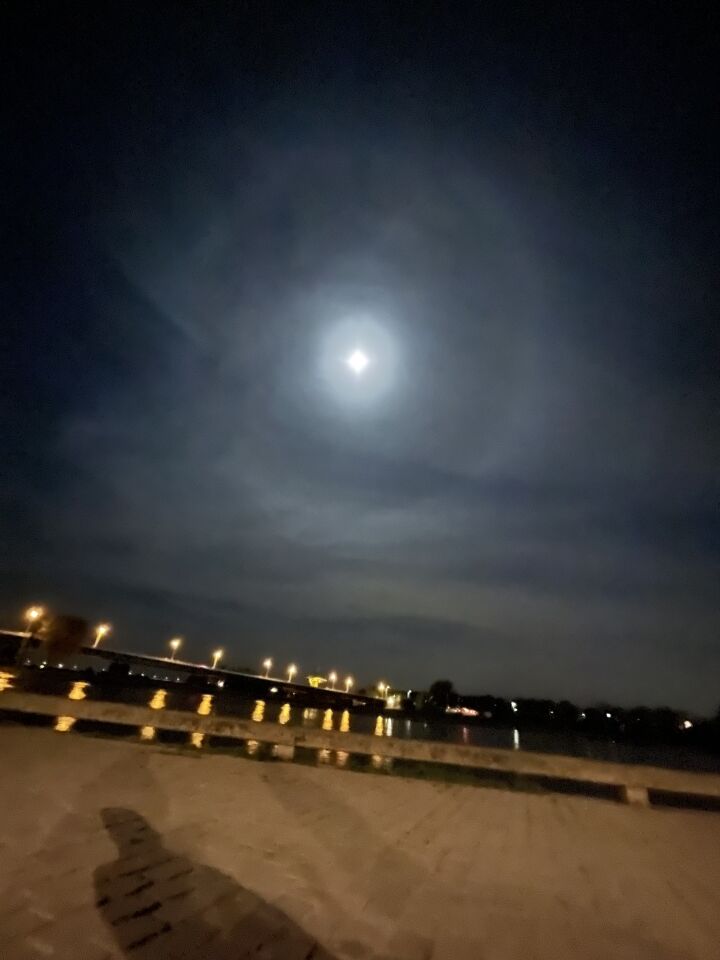 Blauw - groen licht boven ijssel deventer foto