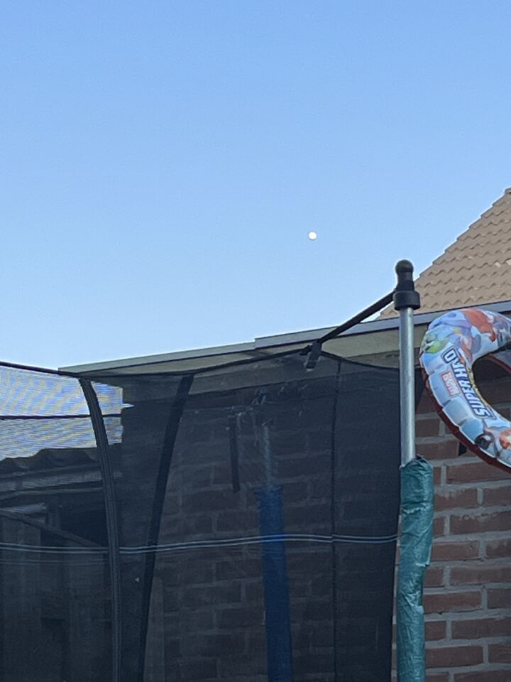 Witte bol, mogelijk chineze spionage ballon? foto