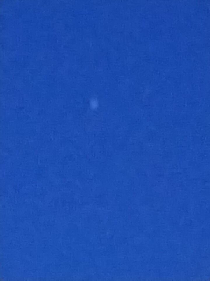 Lichtgevend object veranderde meerdere malen van vorm en kleur foto