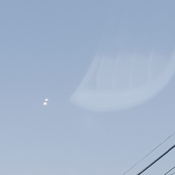 Vliegende objecten in de lucht foto