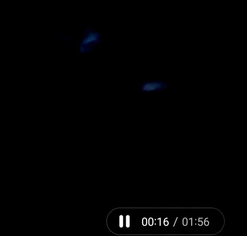 Formatie lichtstralen in wolken foto