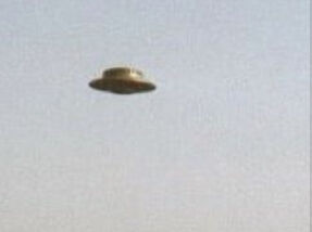 2 synchroon vliegende bolhoed vorm, zonder licht of geluid foto