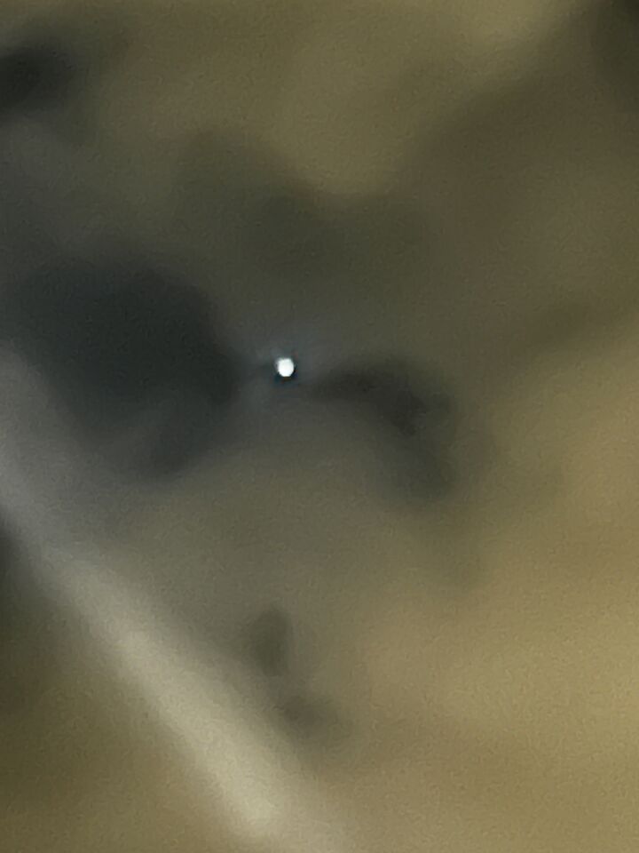 ‘N lichtbol lijkt te draaien.dichterbij&gaat weer terug.Plots weg en dan is t er foto