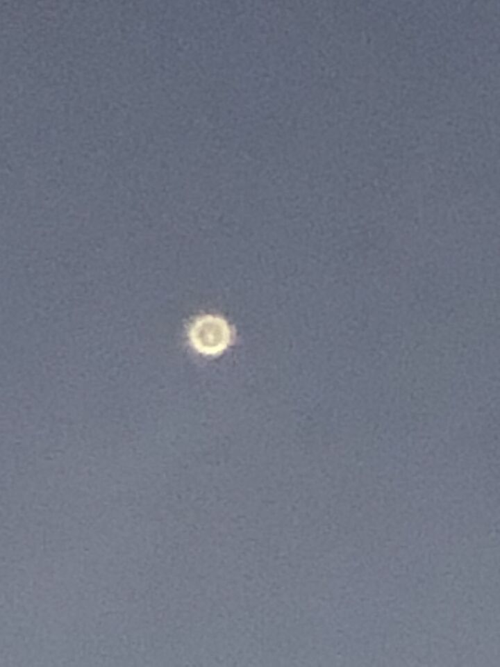Draaiende koepel met licht flits foto