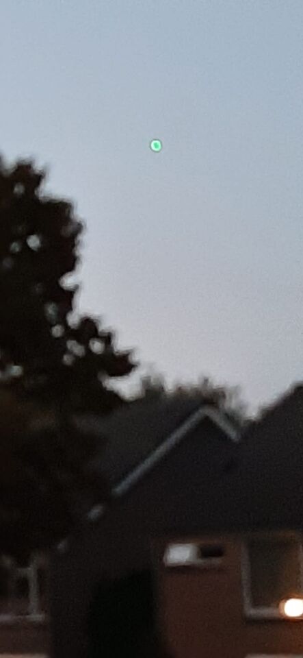 Groene bol met mooie groene gloed (die ik op de foto niet zie) foto