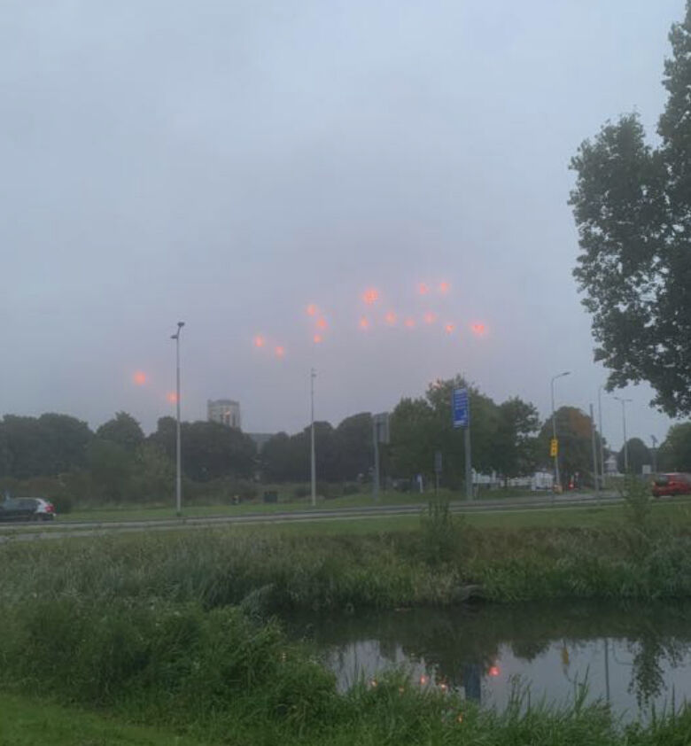 Groep oranje lichtbollen foto