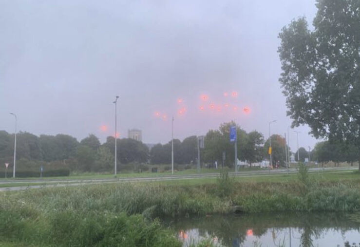 Groep oranje lichtbollen foto