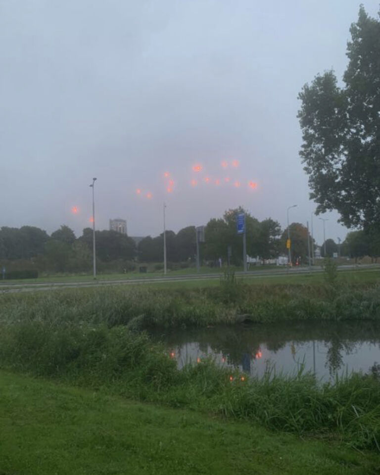 Groep oranje lichtbollen foto