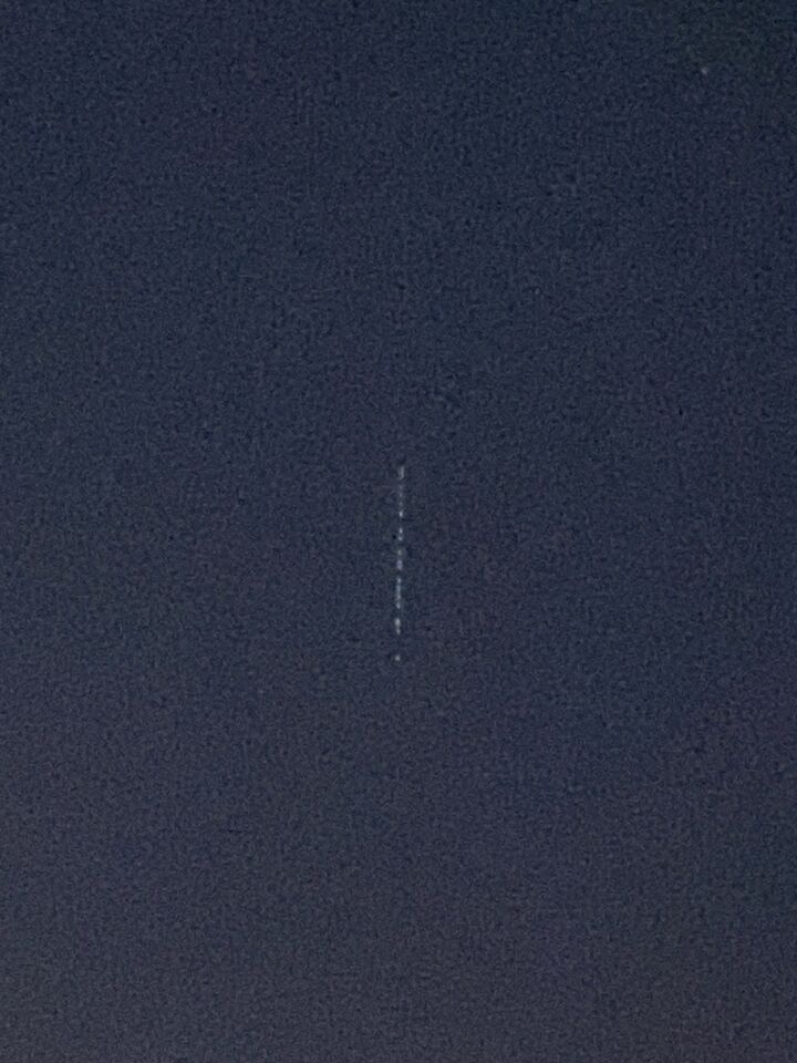 Rij lichtpunten die recht omhoog gaan foto