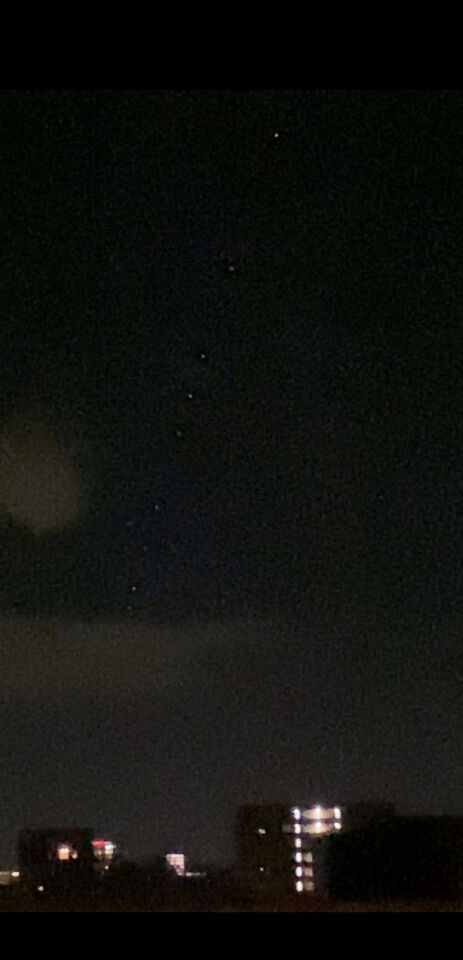 9 lichtpunten in de lucht. foto